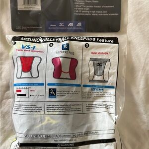 Mizuna knee pads NEW medium